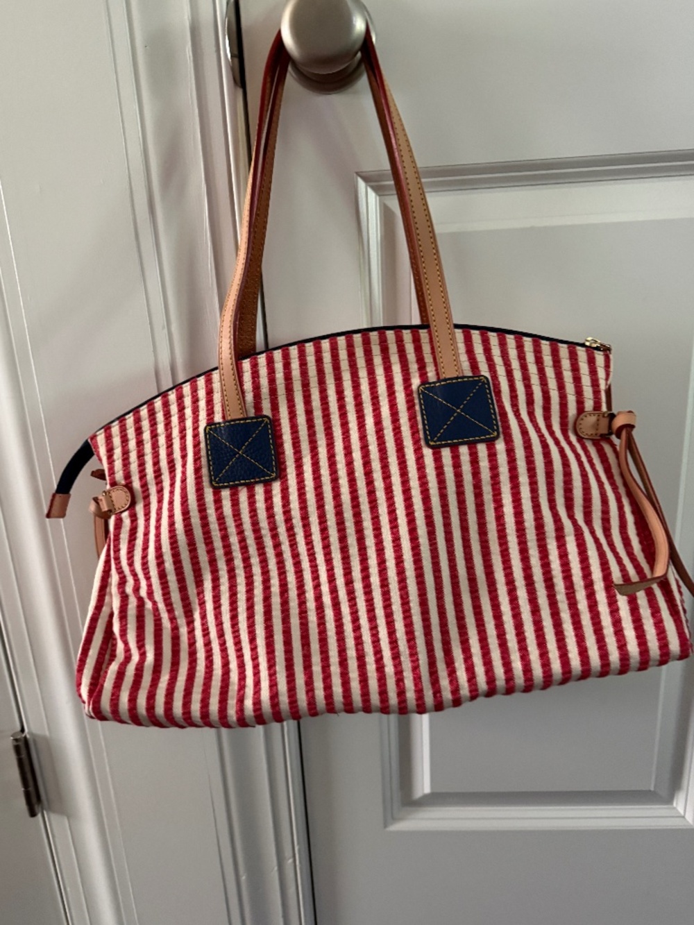 LN Dooney and Bourke Red and White stripe purse with Navy accents. - Picture 6 of 7